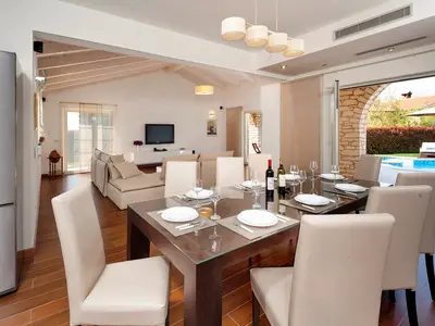 Villa für 8 Personen (250 m²) in Labinci 8/10