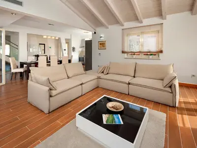 Villa für 8 Personen (250 m²) in Labinci 9/10