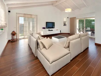 Villa für 8 Personen (250 m²) in Labinci 10/10
