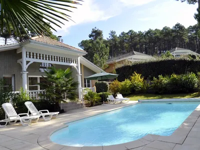 PoolOfHouse