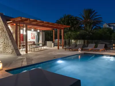 PoolOfHouse