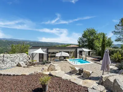 PoolOfHouse