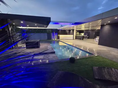 PoolOfHouse