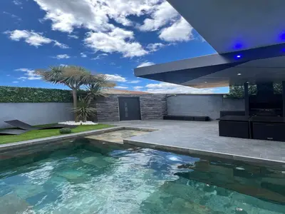 PoolOfHouse