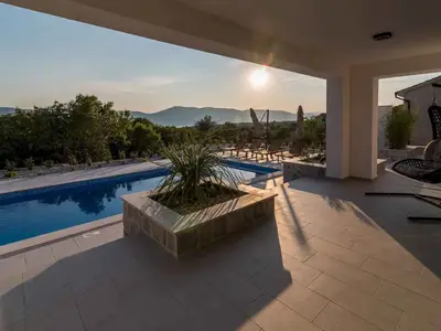 Villa für 8 Personen (180 m²) in Linardići 6/10