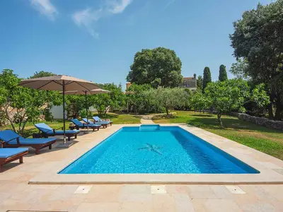 Villa für 8 Personen (150 m²) in Liznjan 1/10
