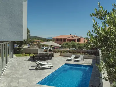 PoolOfHouse
