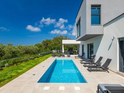 PoolOfHouse