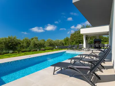 PoolOfHouse