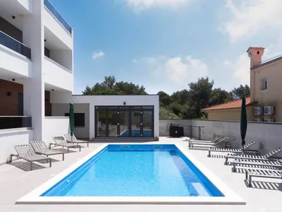 PoolOfHouse