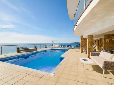 PoolOfHouse