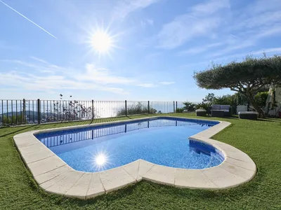 PoolOfHouse