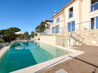 PoolOfHouse