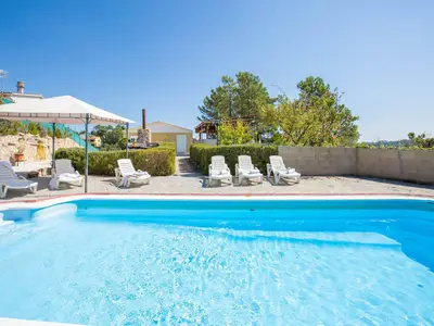 PoolOfHouse