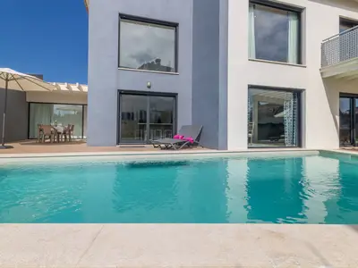 PoolOfHouse