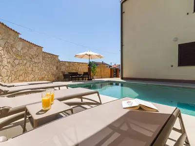 Villa für 12 Personen (350 m²) in Loborika 2/10
