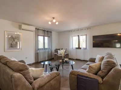 Villa für 12 Personen (350 m²) in Loborika 4/10