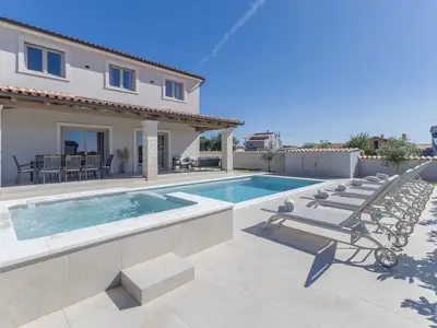 Villa für 8 Personen (200 m²) in Loborika 1/10