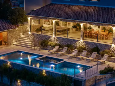 NEUE Villa Granda Lokva mit 54 m2 großem beheiztem Pool, Meerblick, 10 Personen
