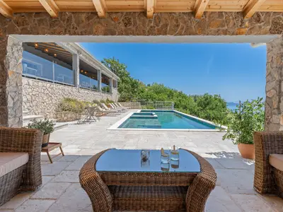 Spectacular sea views, 1,7km from beach