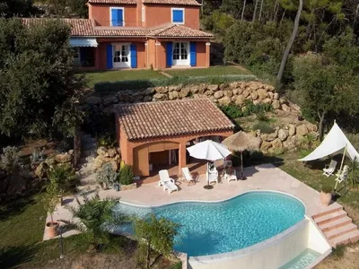 PoolOfHouse