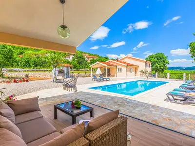 Villa Patria mit Medienraum, privatem Pool, Sommerküche, Fitnessraum