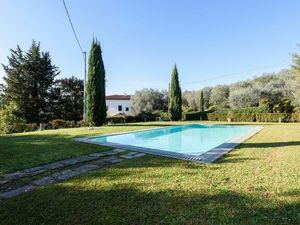 23996847-Villa-16-Lucca-300x225-5