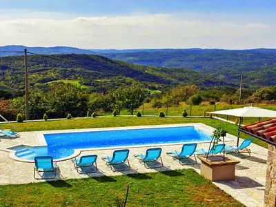 Villa für 10 Personen (200 m²) in Lupoglav 2/10