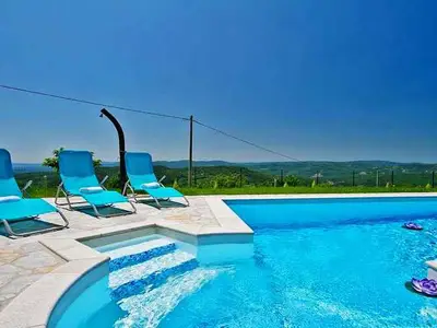 Villa für 10 Personen (200 m²) in Lupoglav 3/10