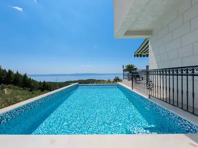 PoolOfHouse