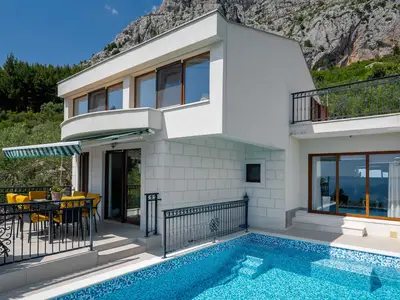 PoolOfHouse