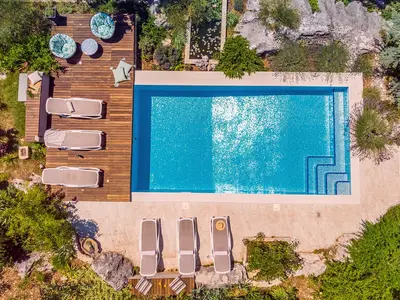 beheizter 32m2 Pool mit Massage, Gegenstrom-Schwimmprogramm, Heiz- und Kühlsystem, Geysir
