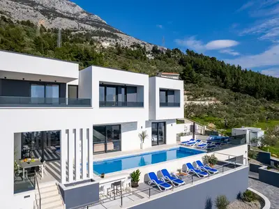 Es bietet alles für einen perfekten und entspannten Urlaub für maximal 8 Personen.