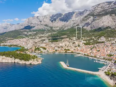 Markierte Position der Villa in der Stadt Makarska
