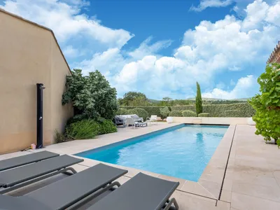 PoolOfHouse
