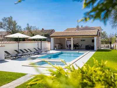 Villa für 8 Personen (160 m²) in Mali Vareški 4/10