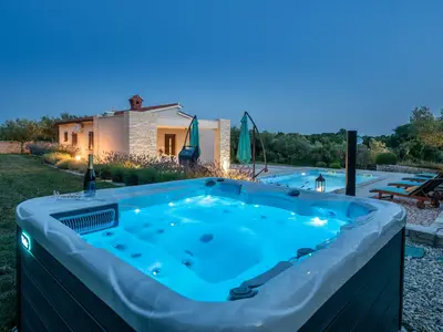 PoolOfHouse