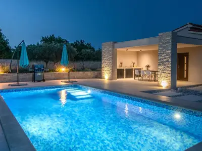 PoolOfHouse