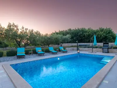 PoolOfHouse