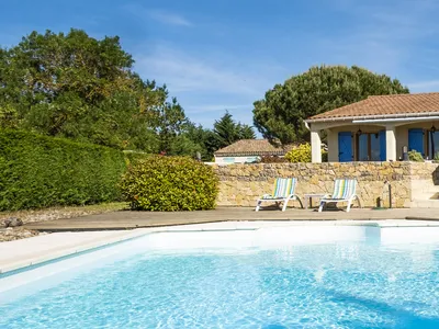 PoolOfHouse