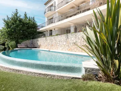 PoolOfHouse