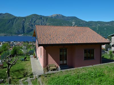 Das Haus und der Blick auf den See