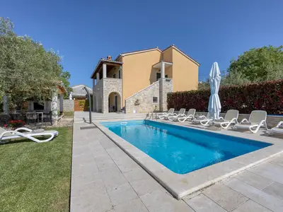 Villa für 8 Personen (129 m²) in Marasi 1/10