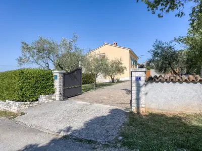 Villa für 8 Personen (129 m²) in Marasi 3/10
