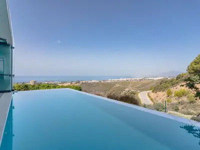 PoolOfHouse