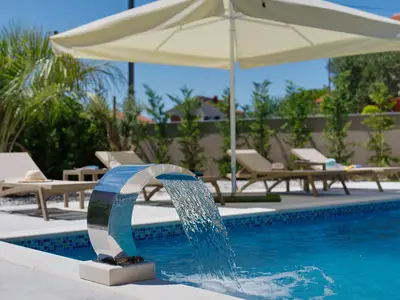 PoolOfHouse