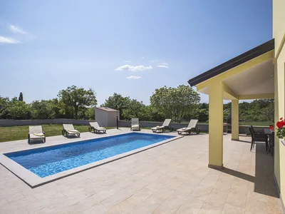 PoolOfHouse