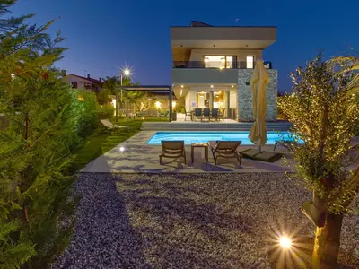 Villa für 16 Personen (200 m²) in Marčana 1/10