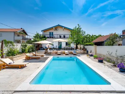 Villa Little Paradise mit privatem Pool, 4 Schlafzimmern, 2 Wohnbereichen, 3 km vom Strand in Marina entfernt