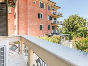 23996840-Villa-7-Marina Di Pietrasanta-300x225-5